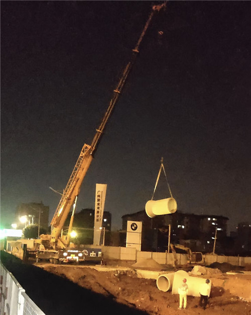 “彎臂矯正”—— 吊車(chē)的 “形變補(bǔ)償” 技術(shù)